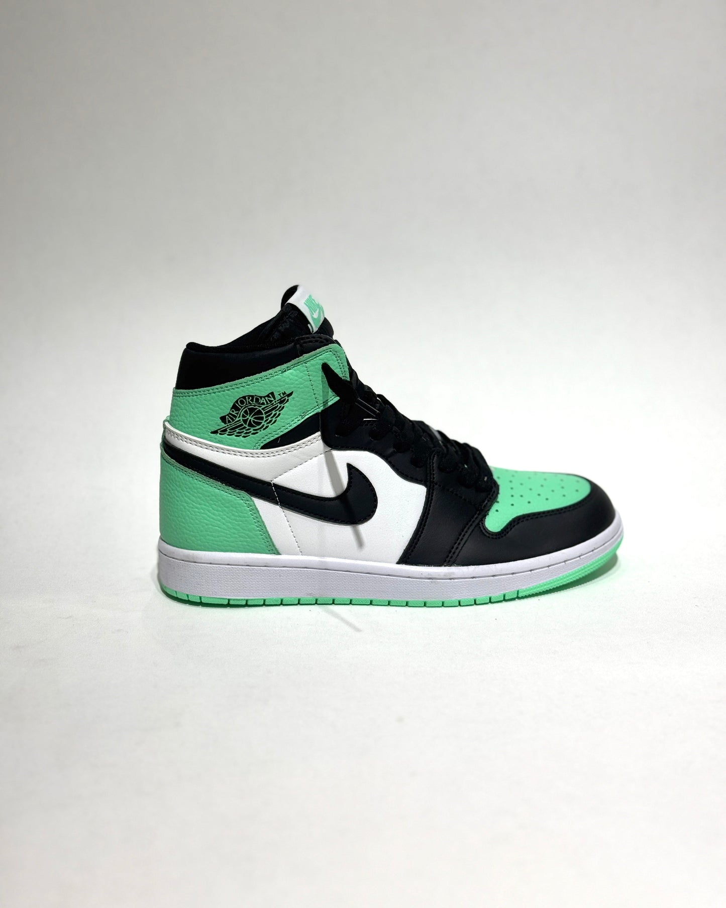 Air jordan Retro 1 Green Glow