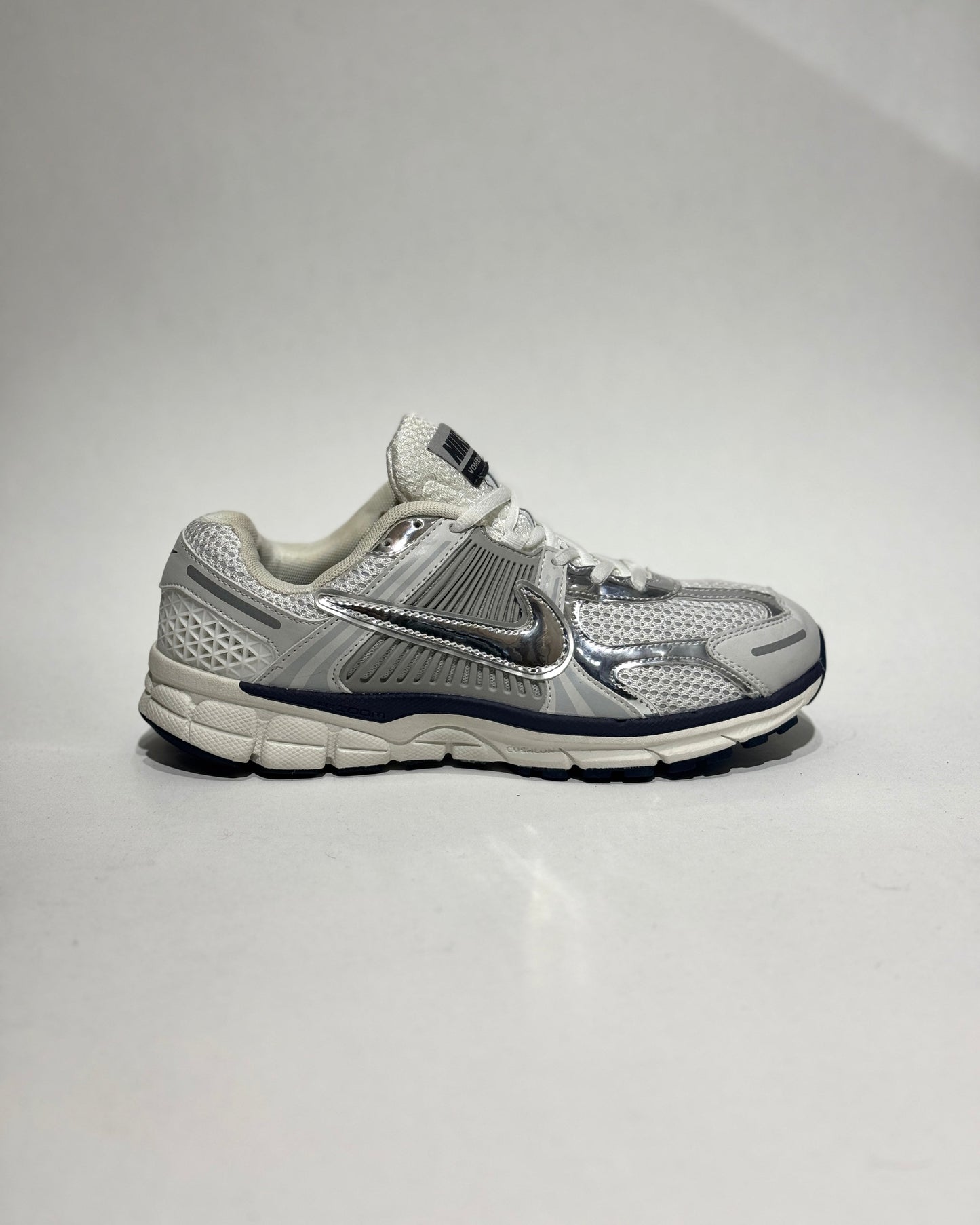 Air Zoom Vomero 5 Plateado