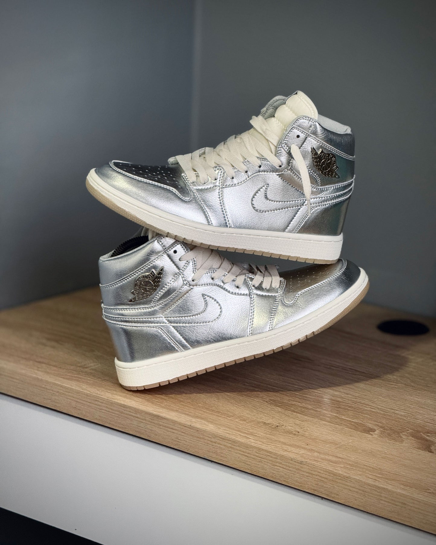 Air Jordan Retro 1 OG Chrome