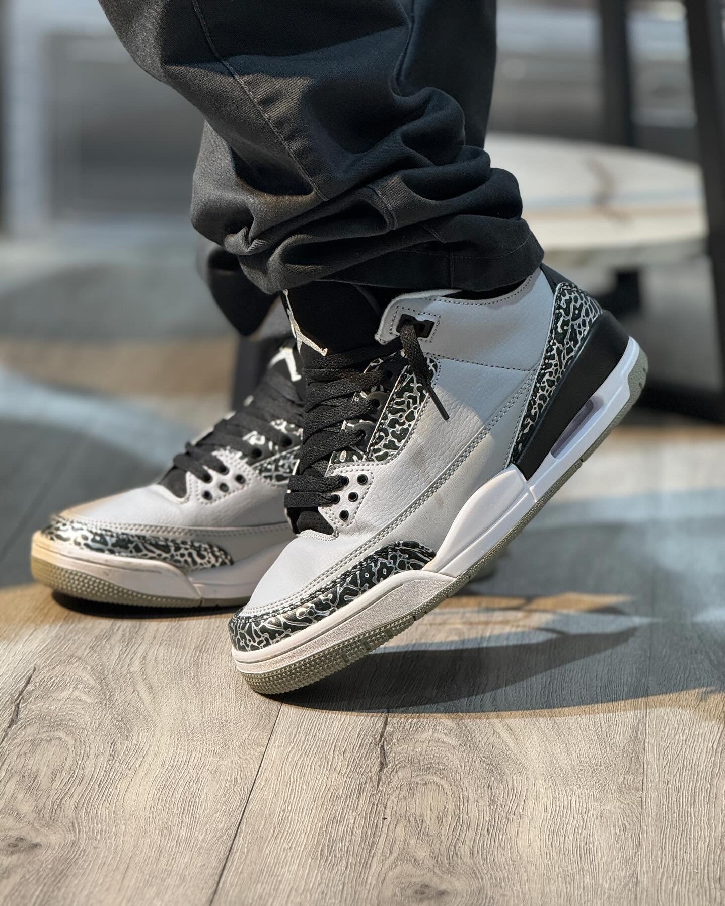 Air Jordan Retro 3 Wolf Grey