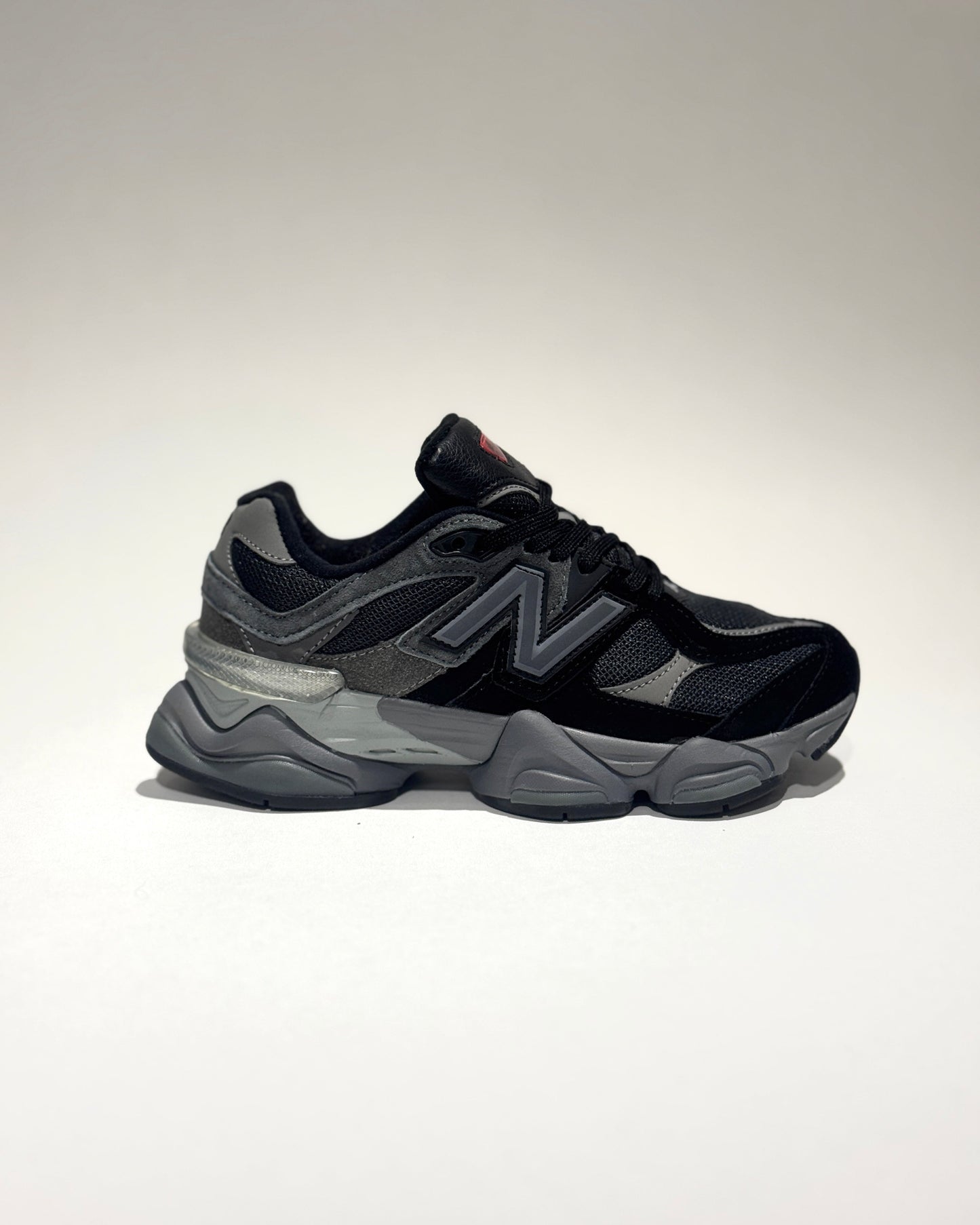 New Balance 9060 Negra