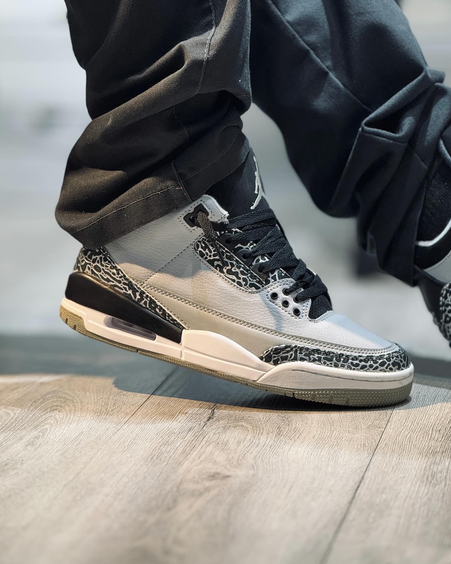 Air Jordan Retro 3 Wolf Grey