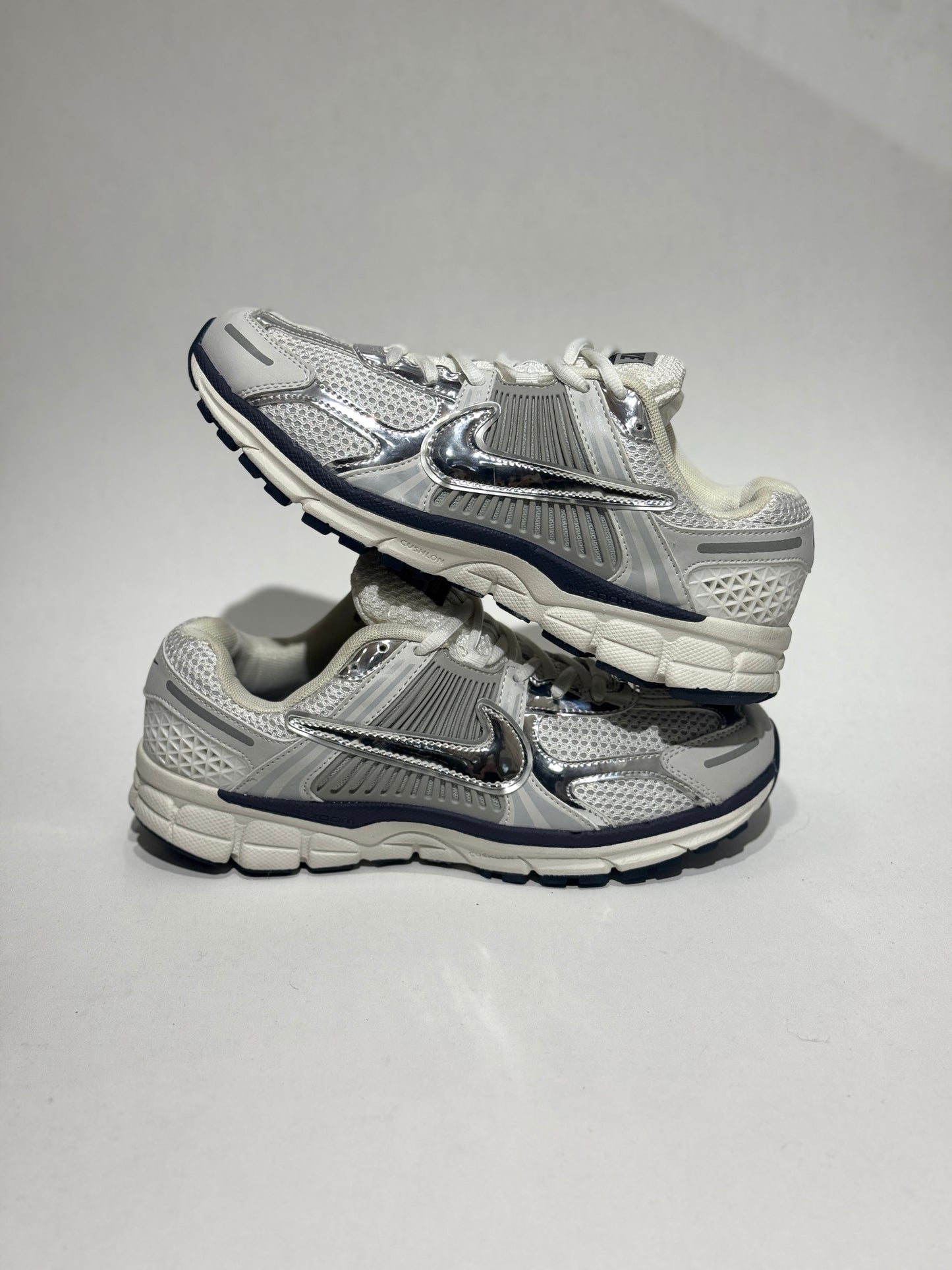 Air Zoom Vomero 5 Plateado