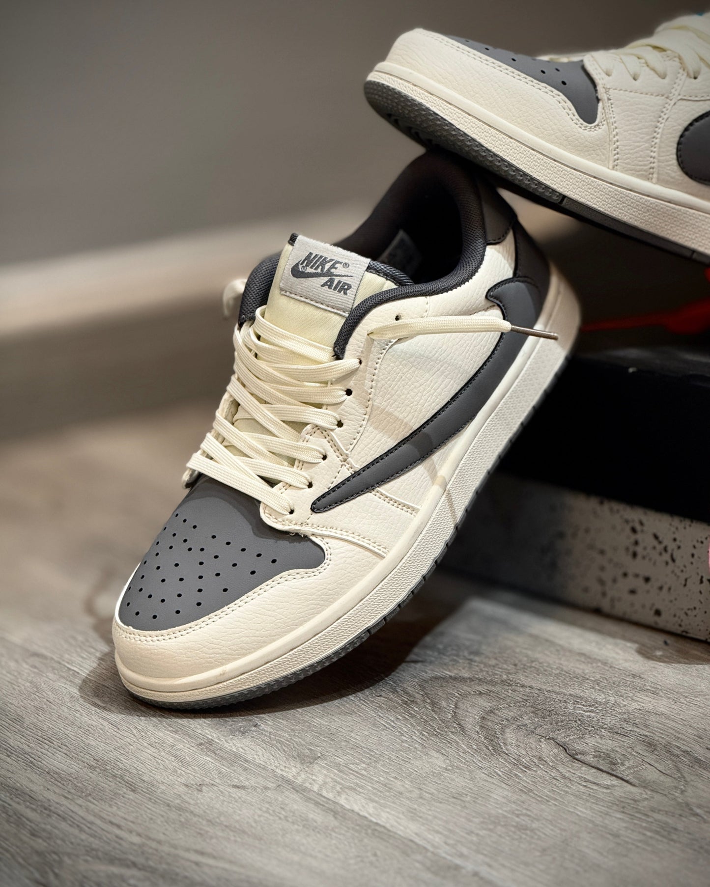 Air Jordan Retro 1 Low Travis ScoTT Gris