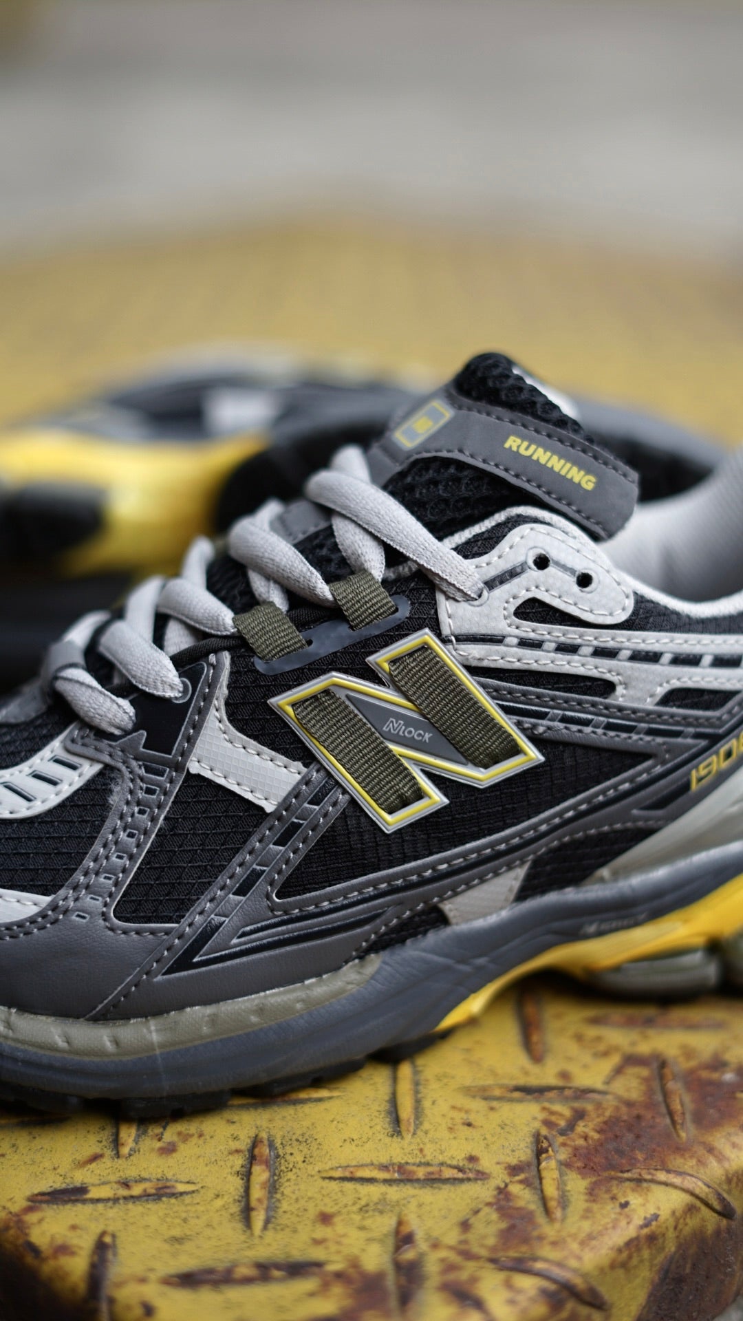 New balance 1906 gris amarilla
