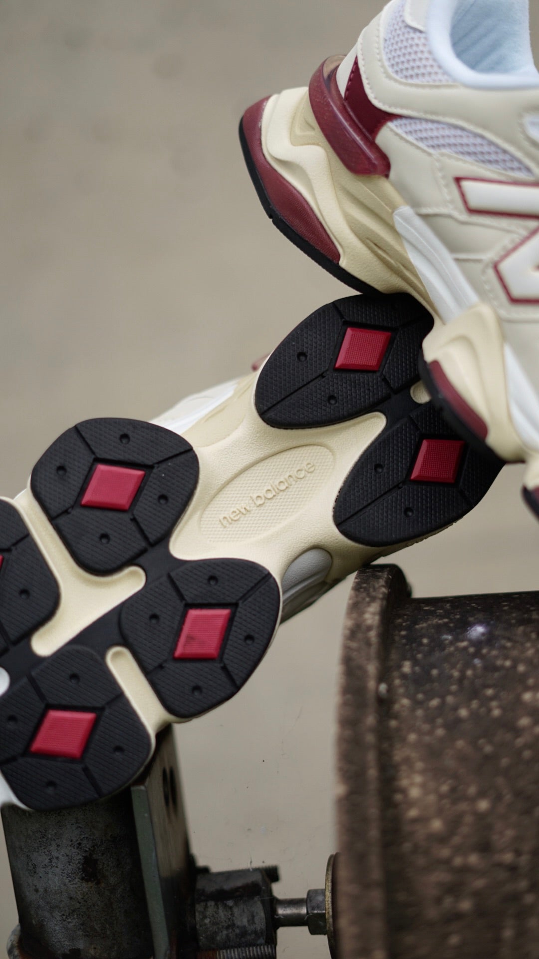 New Balance 9060 Vinotinto