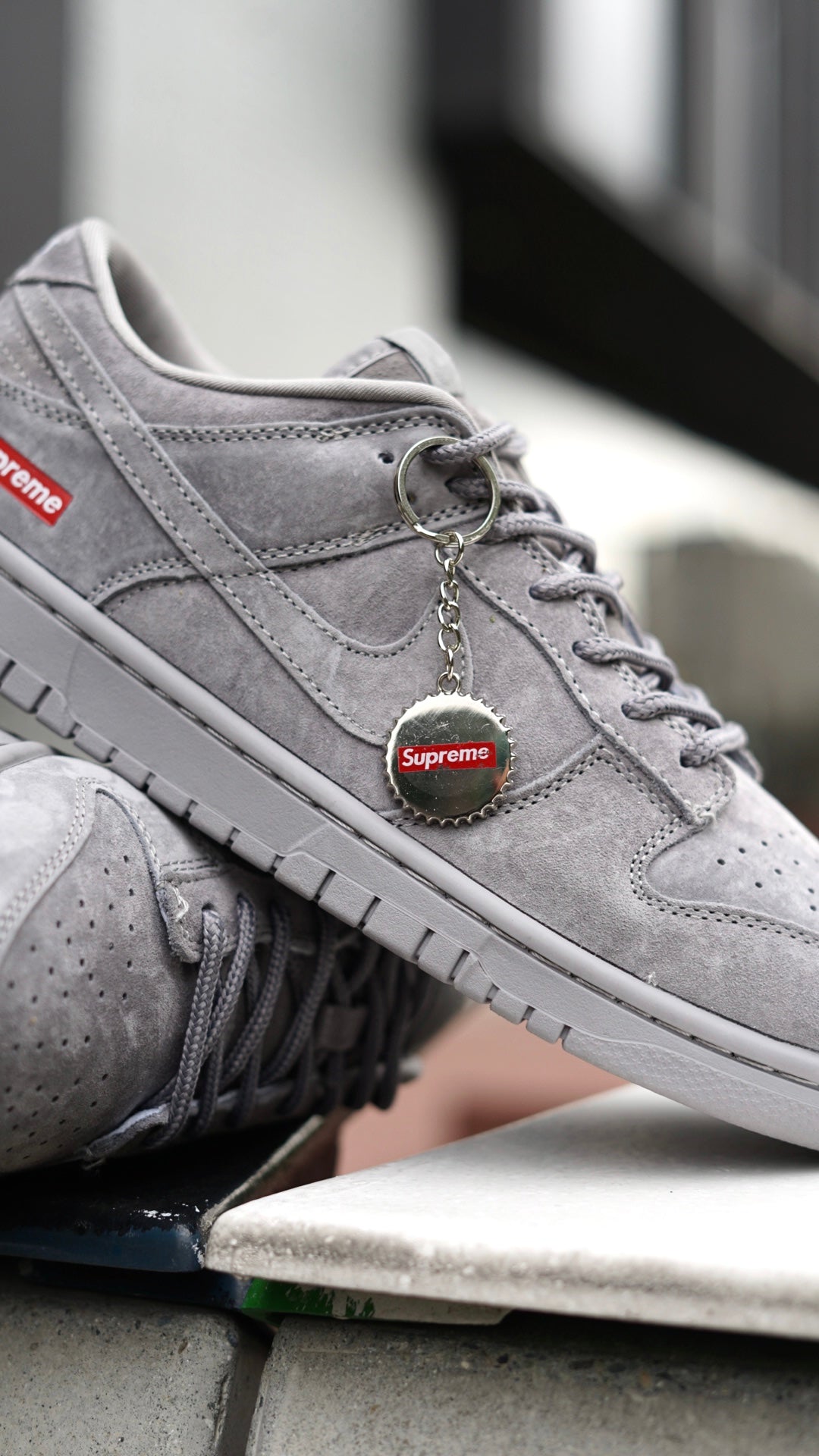 Nike sb dunk low supreme gris