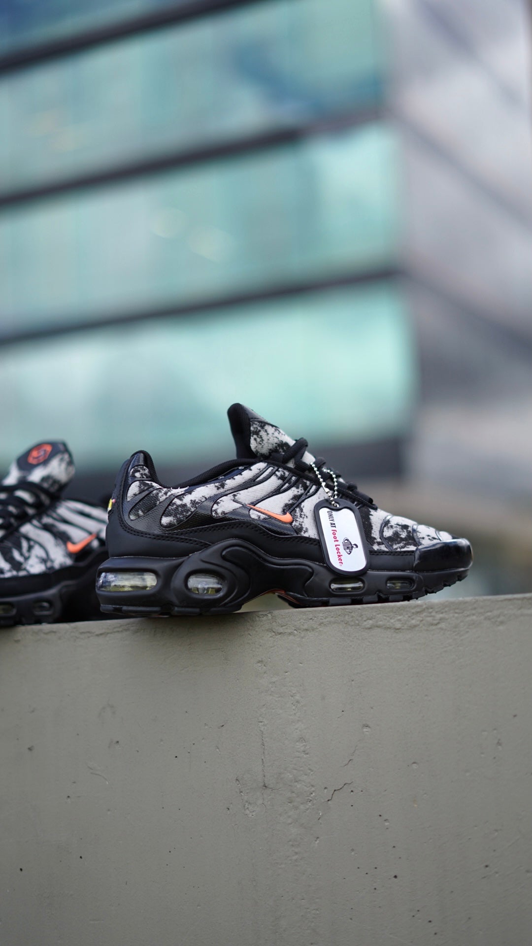 Air Max Plus Tn Negro-Naranja