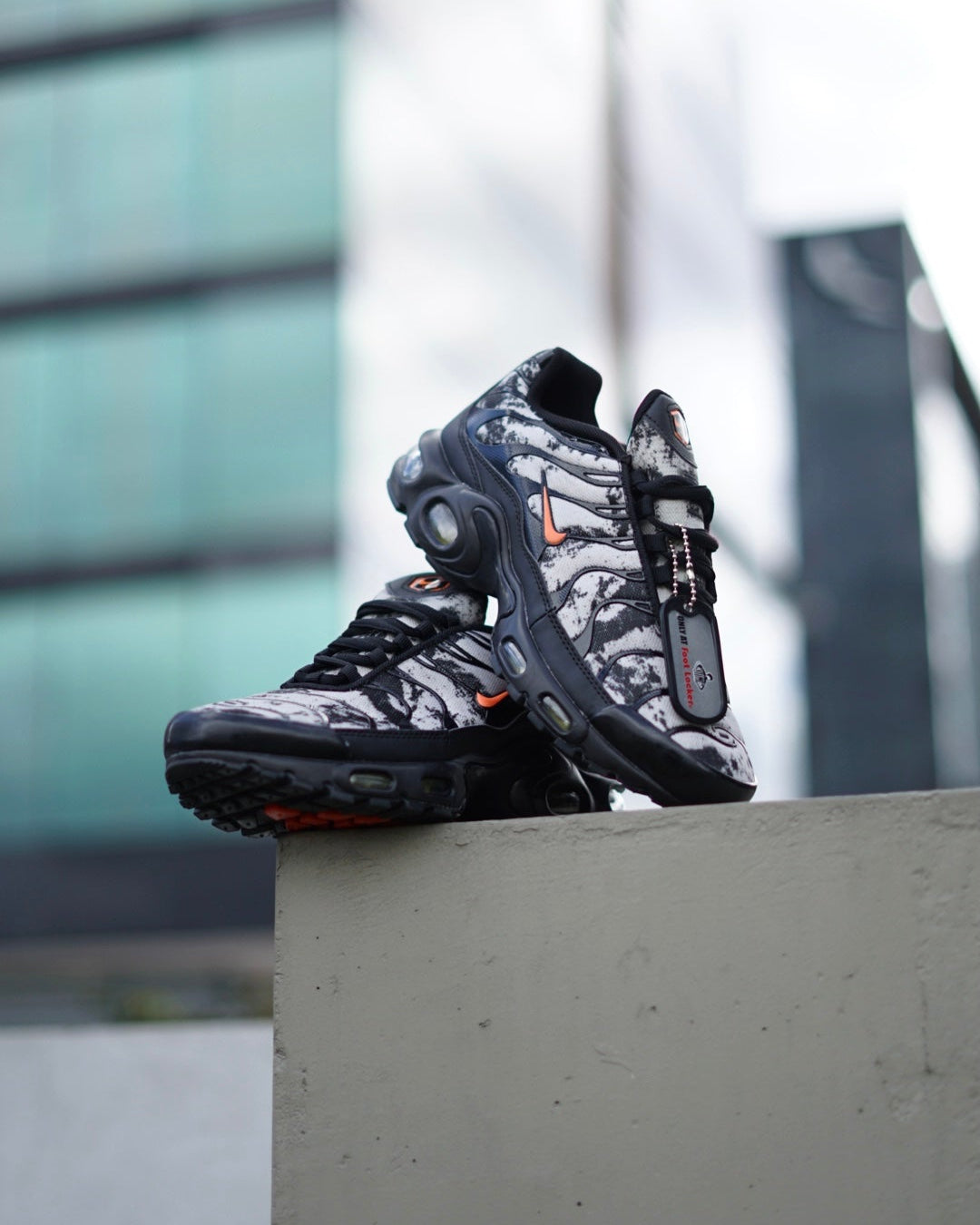 Air Max Plus Tn Negro-Naranja