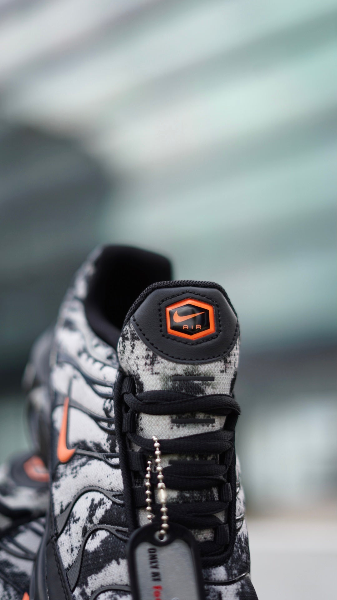 Air Max Plus Tn Negro-Naranja