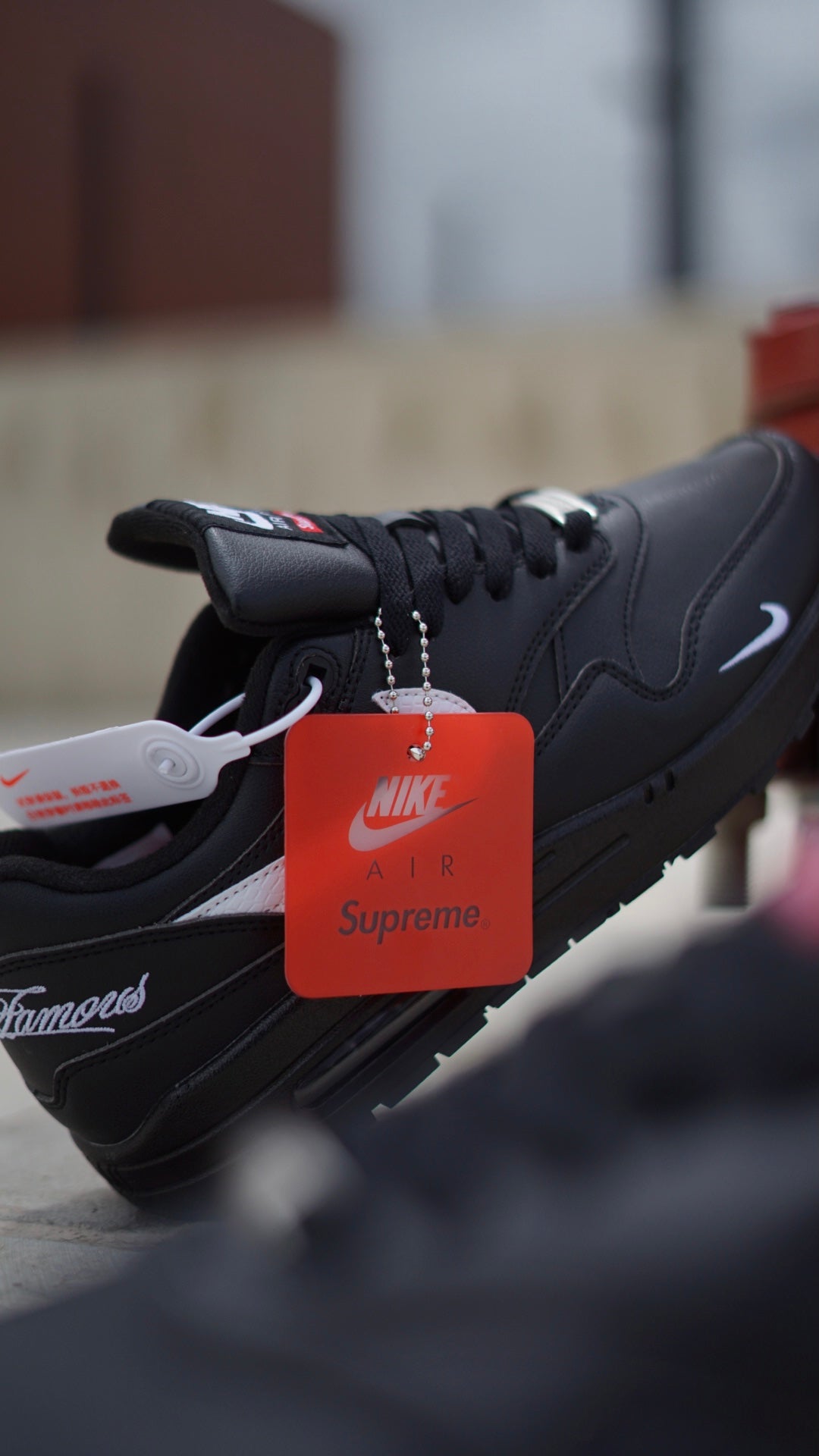 Air Max 1 x Supreme Negro