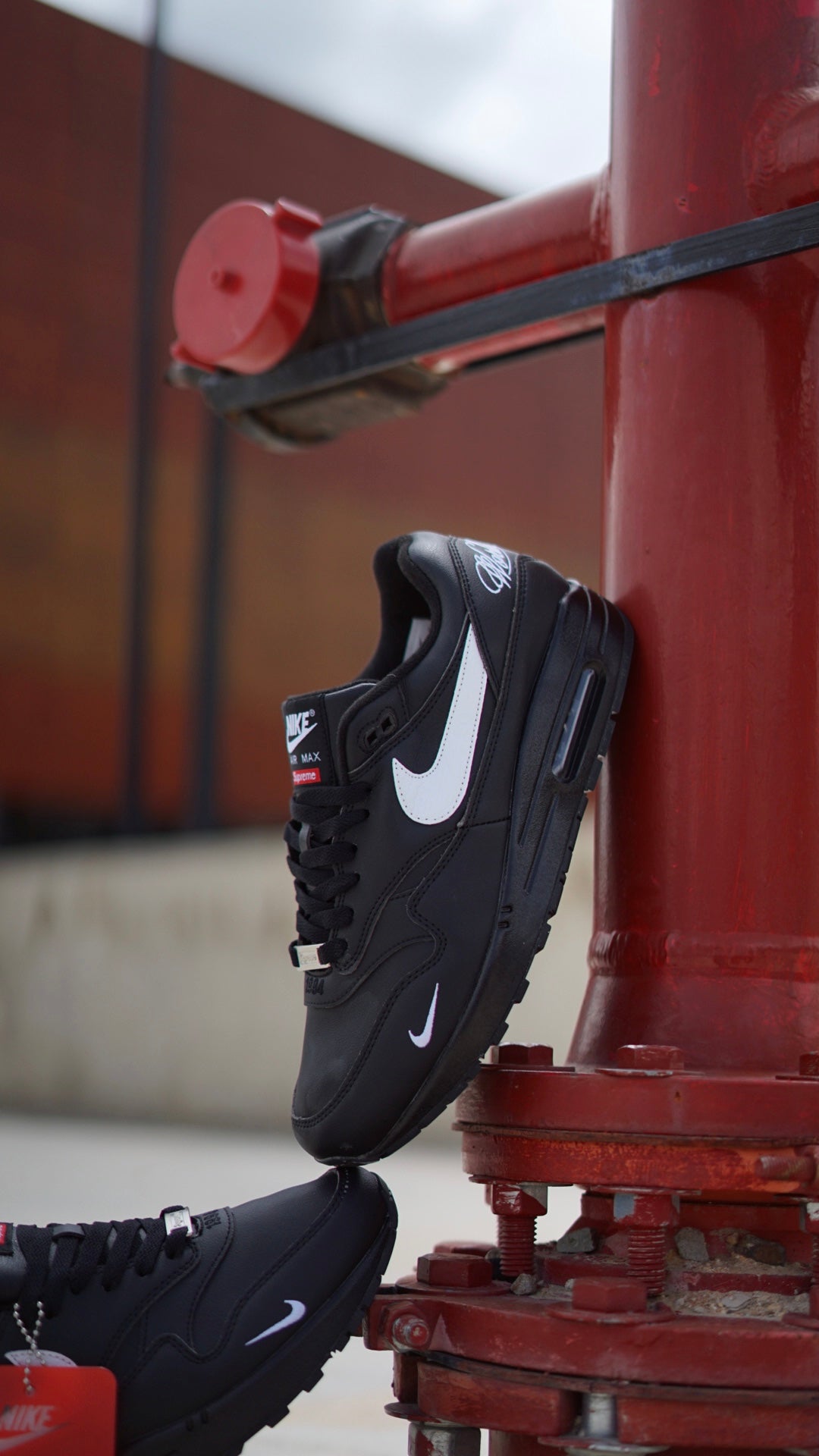 Air Max 1 x Supreme Negro