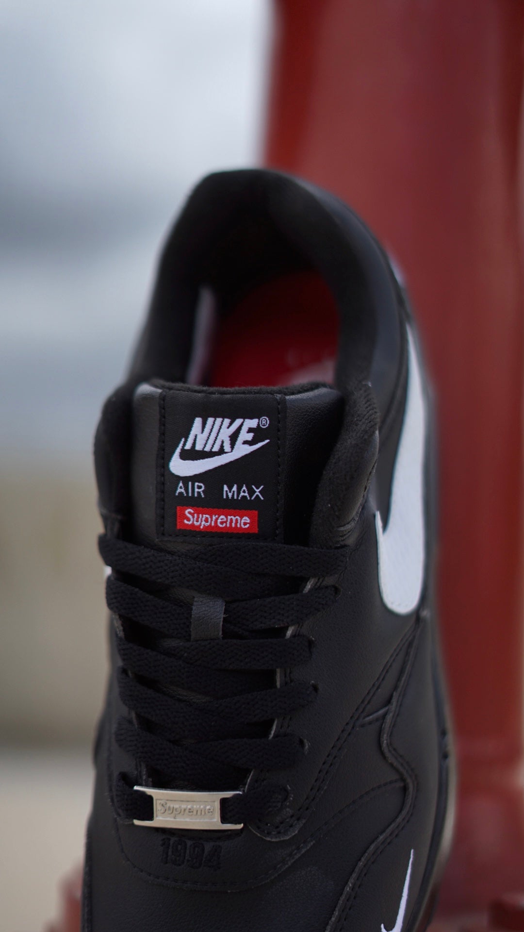 Air Max 1 x Supreme Negro