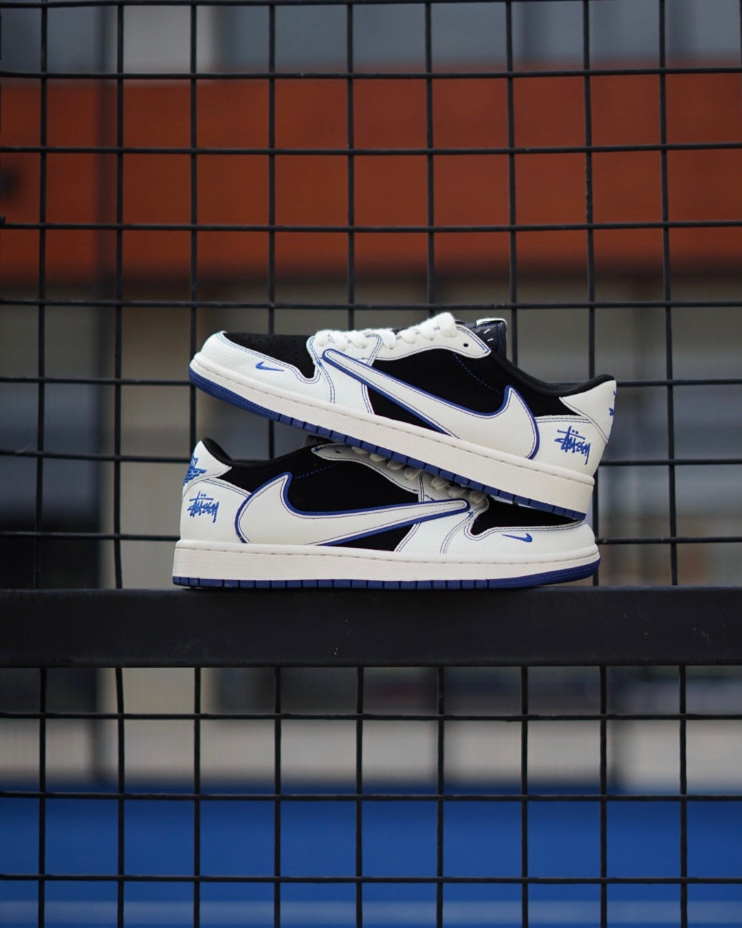 Air Jordan Retro 1 Low Travis Scott