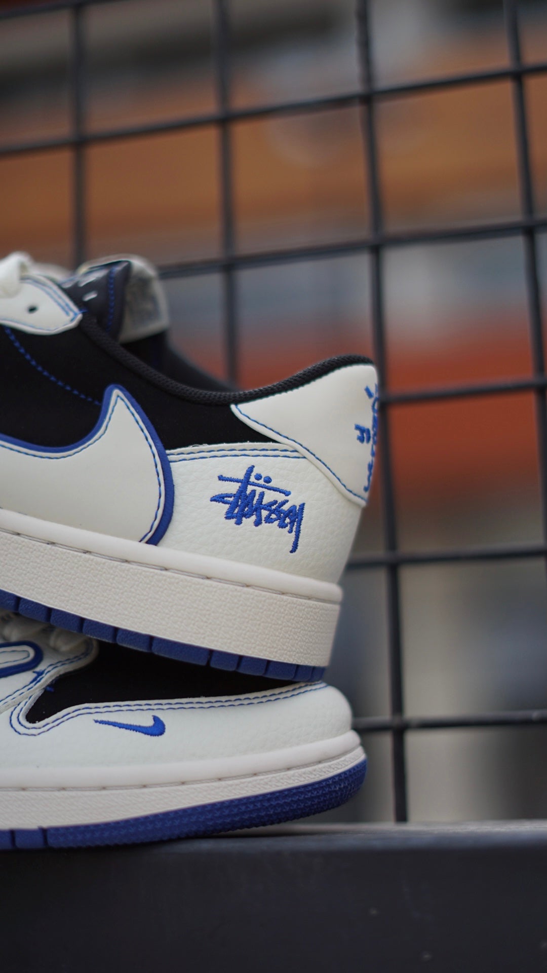 Air Jordan Retro 1 Low Travis Scott
