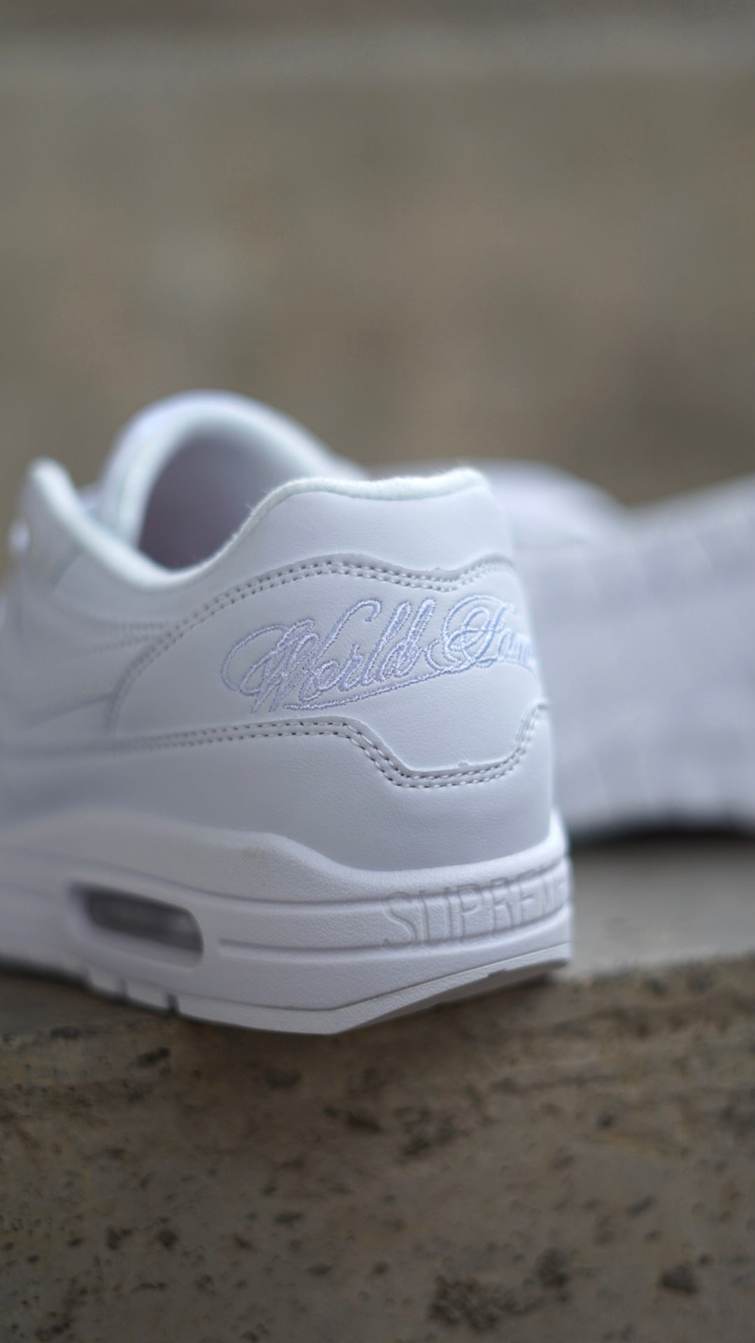 Air Max 1 x Supreme