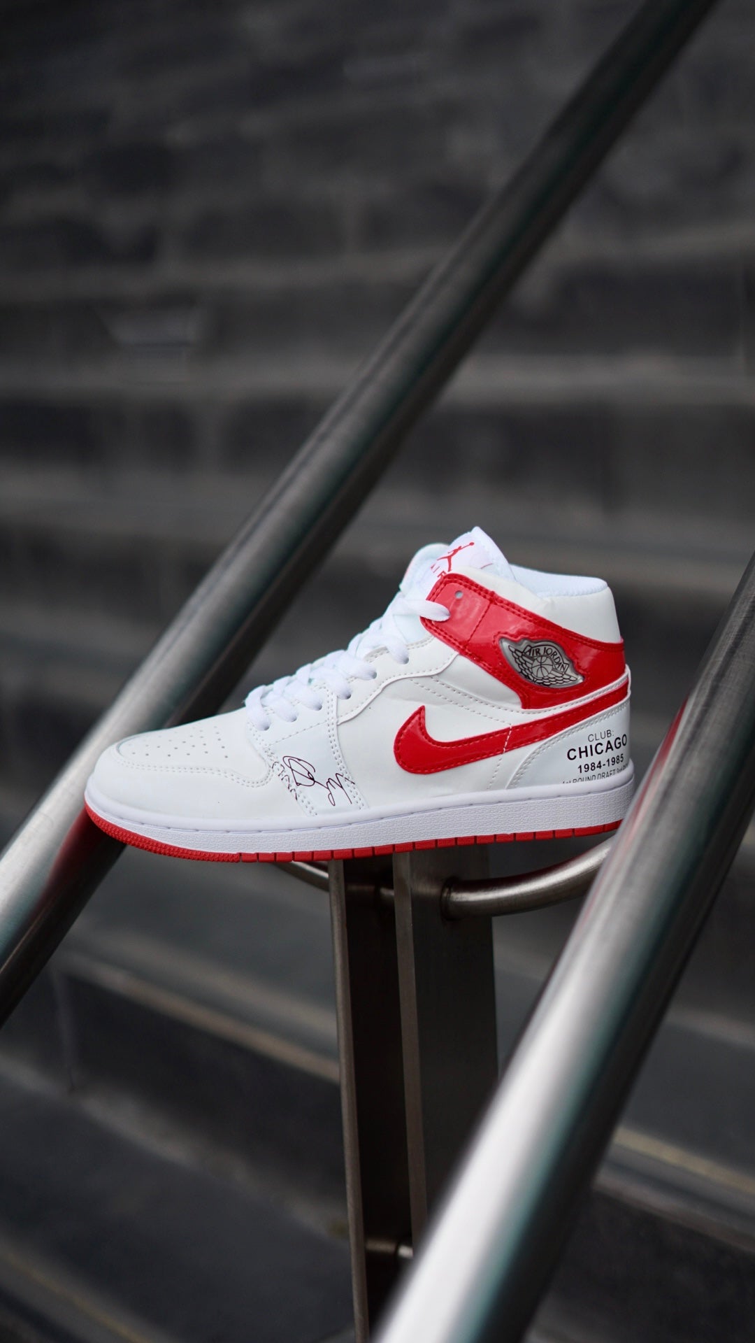 Air Jordan Retro 1 Mid Chicago