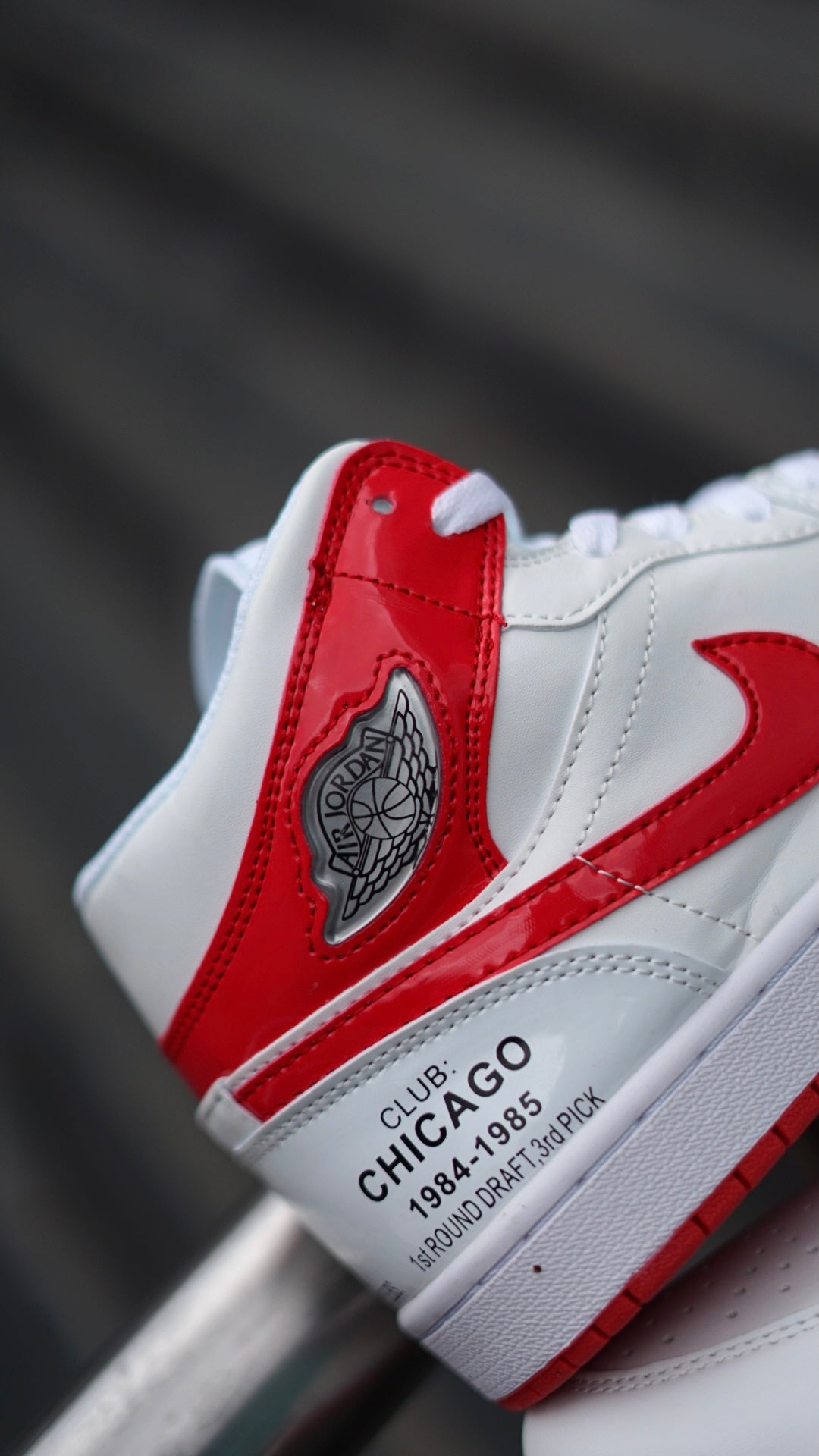 Air Jordan Retro 1 Mid Chicago