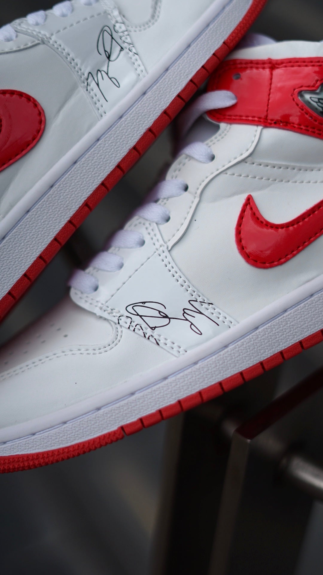 Air Jordan Retro 1 Mid Chicago