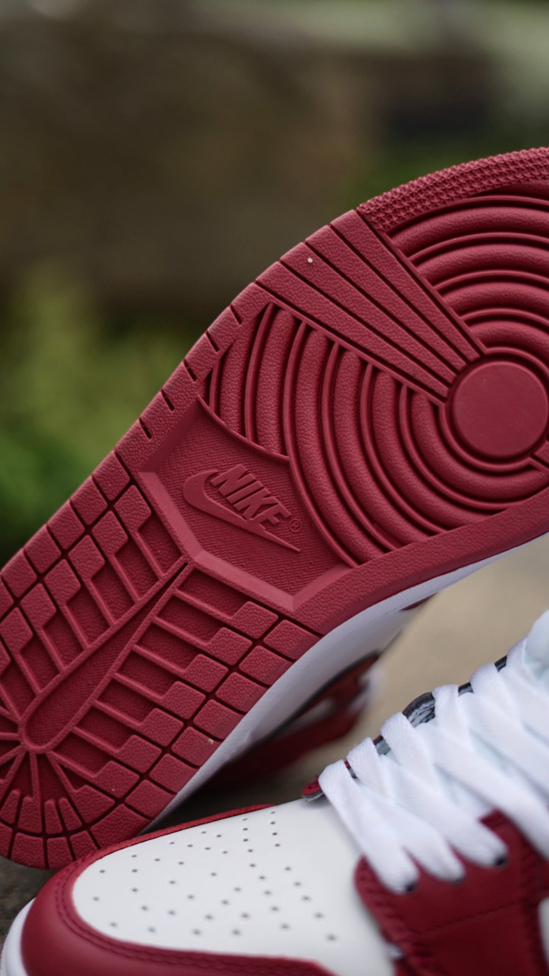 Air Jordan Retro 1 High OG Vino Tinto