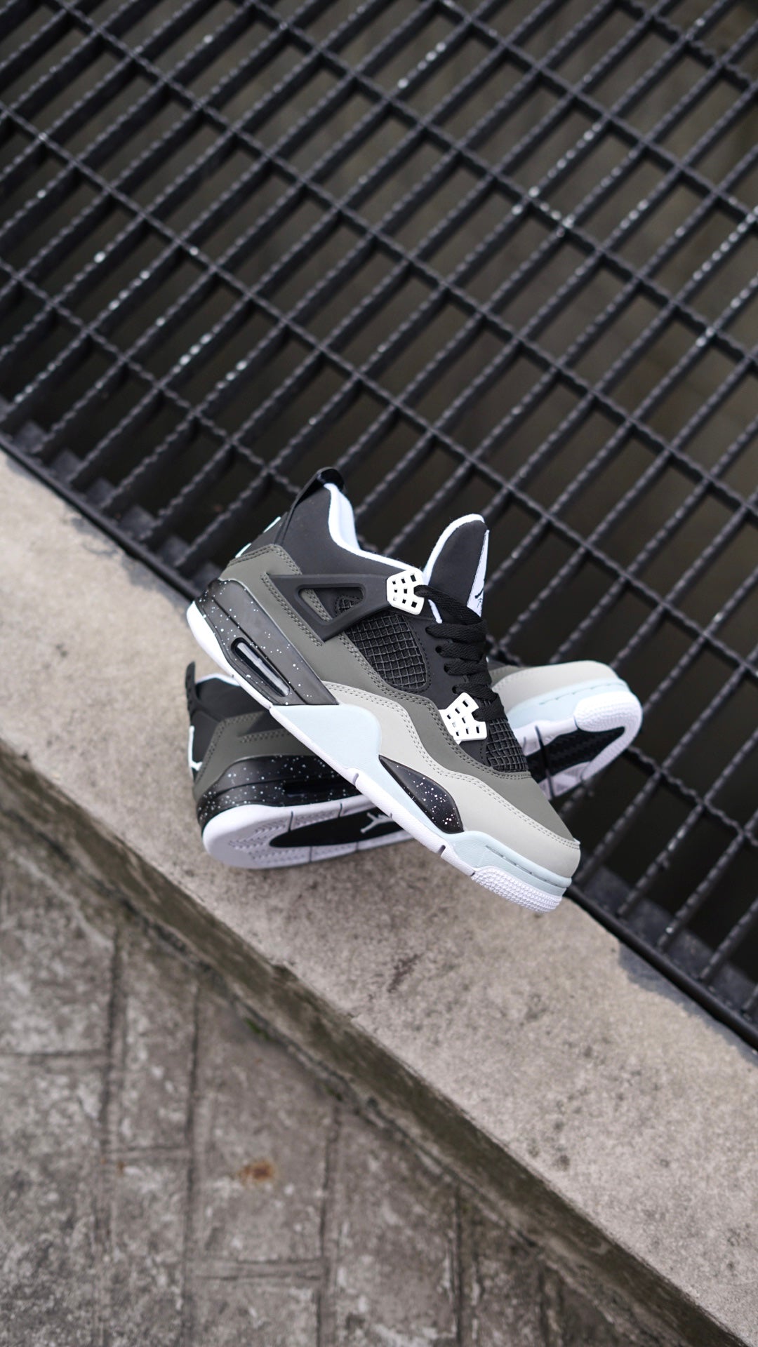 Jordan R4 oreo gris