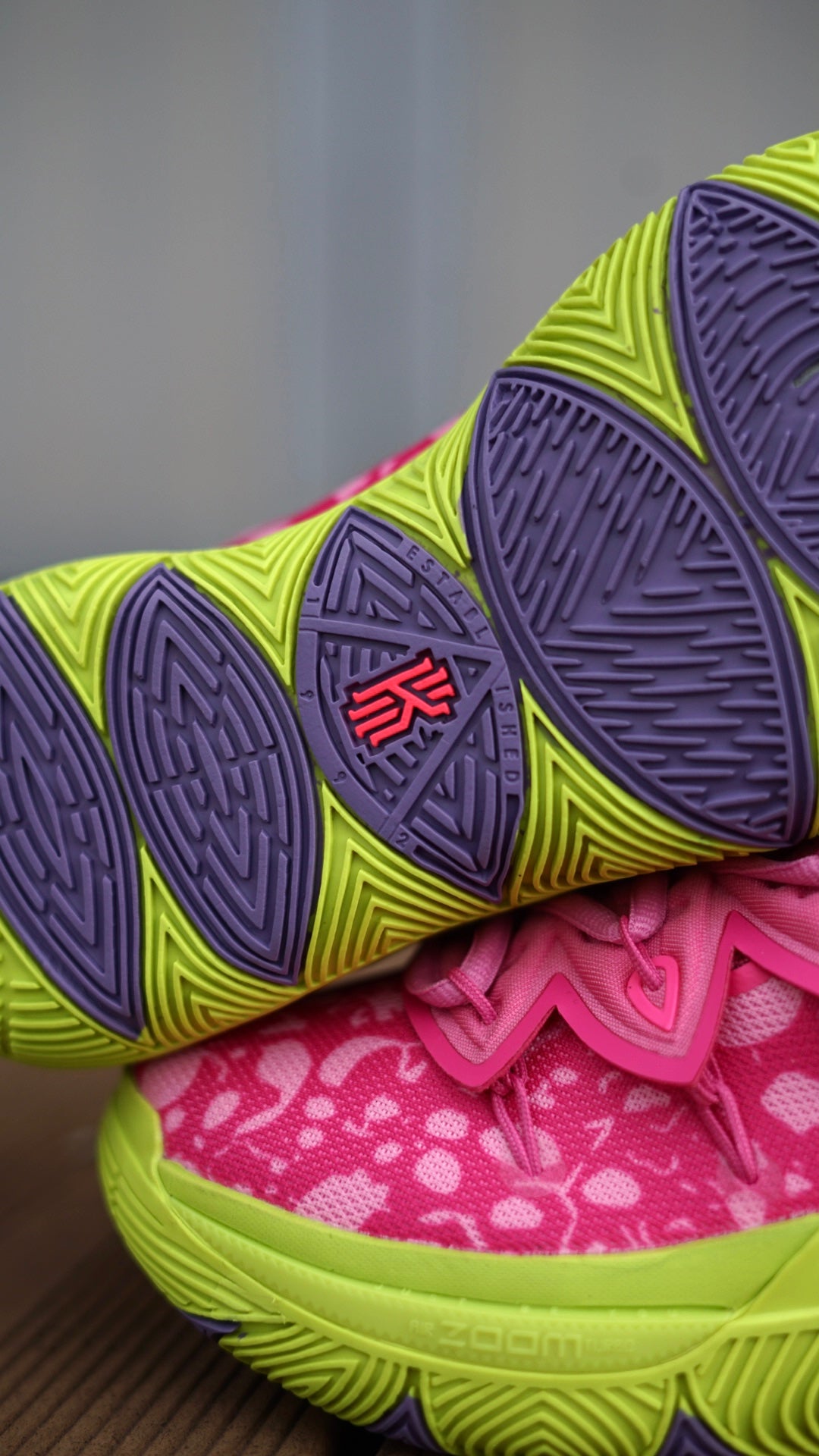 Nike Kyrie 5 "Patrick Star"