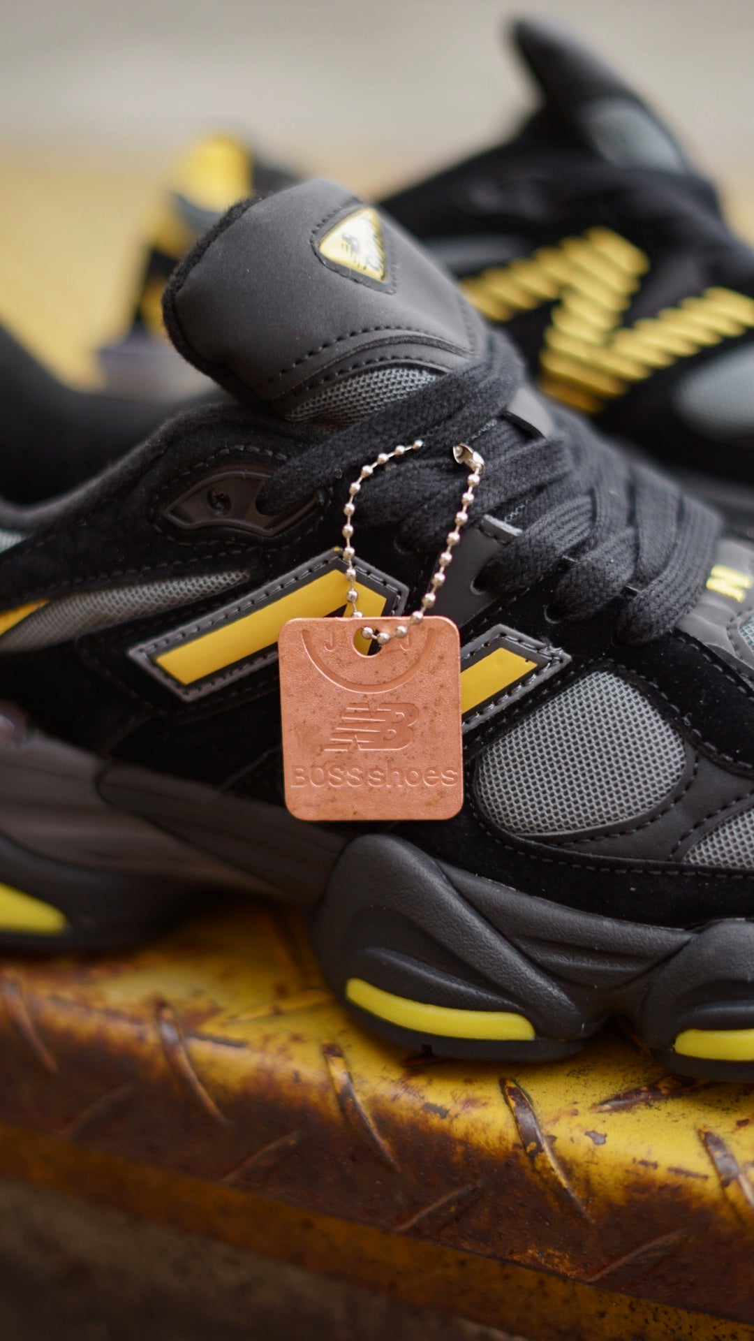 New Balance 9060 Negro-Amarillo