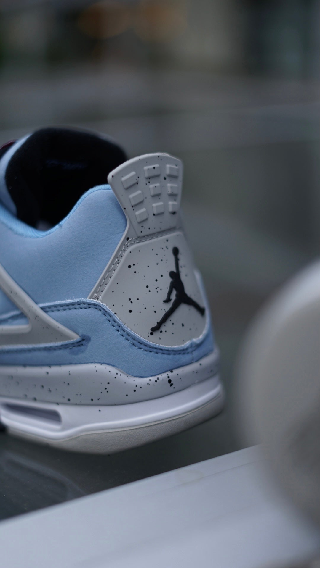 Air Jordan 4 Retro "University Blue"