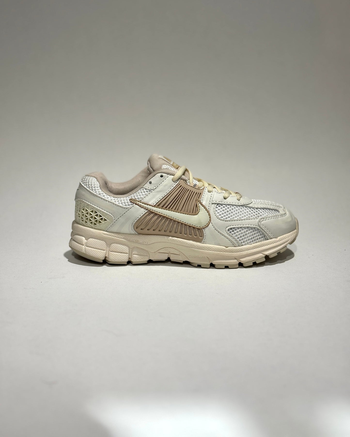 Air Zoom Vomero 5 Beige