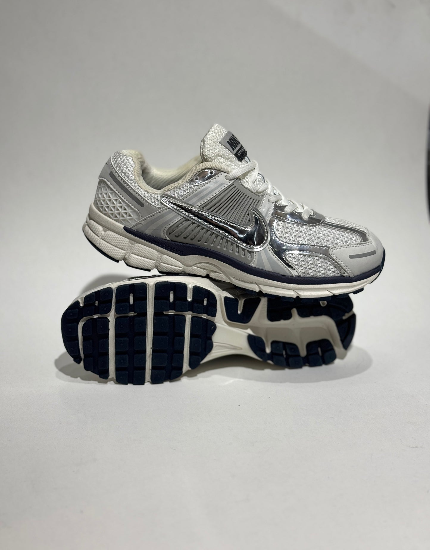 Air Zoom Vomero 5 Plateado