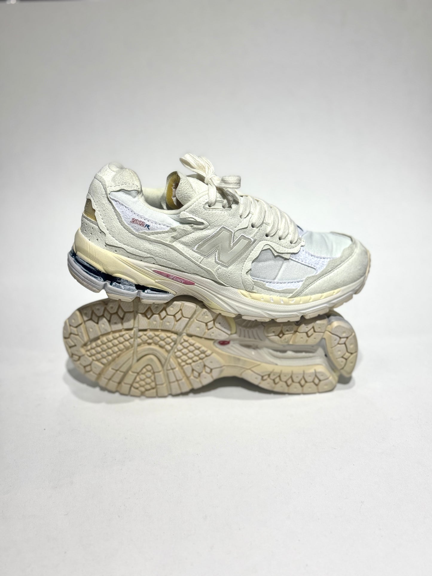 New Balance 2002R Beige