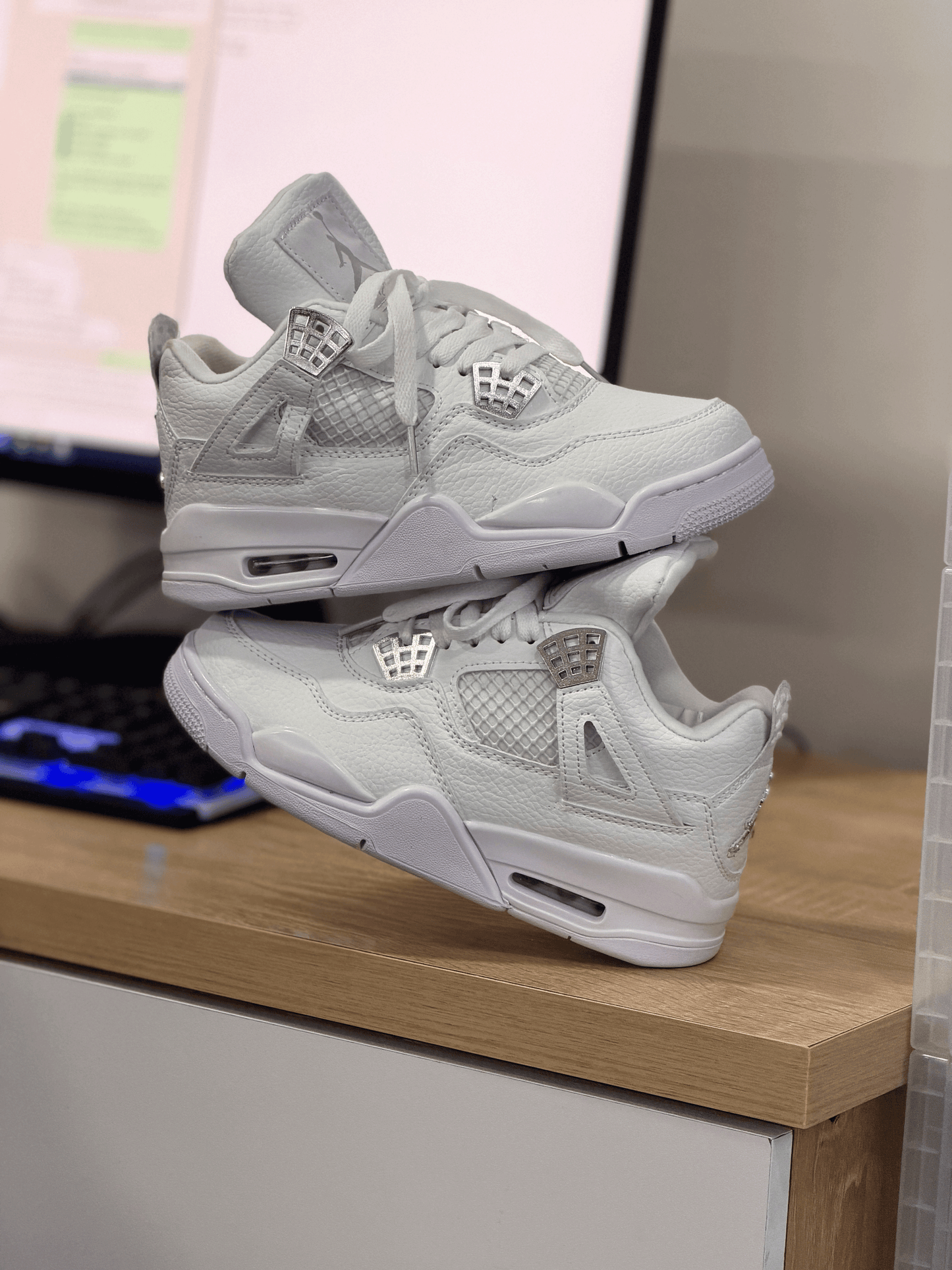Jordan retro 4 blanca plateada