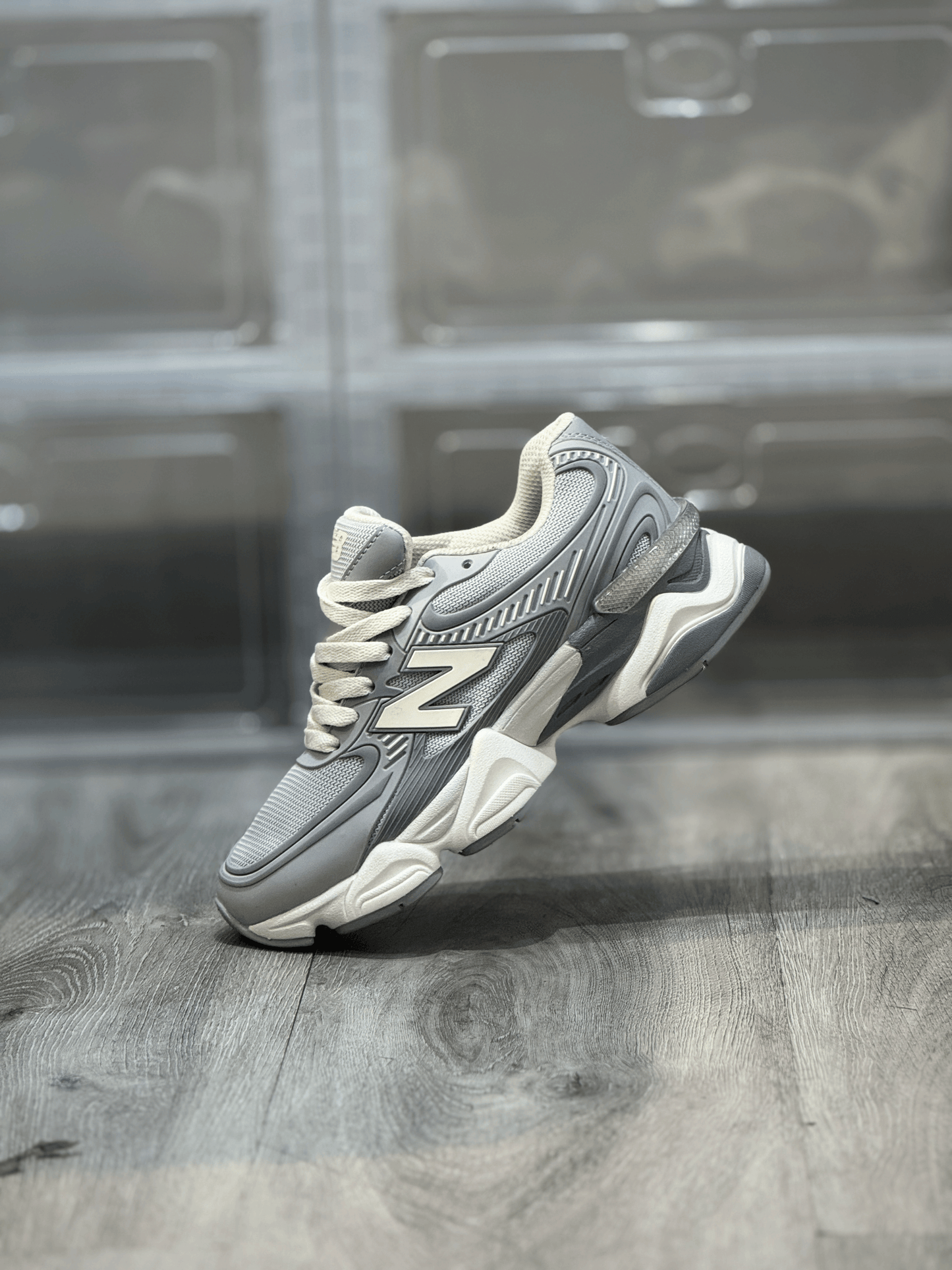 New Balance 9060 Plateada