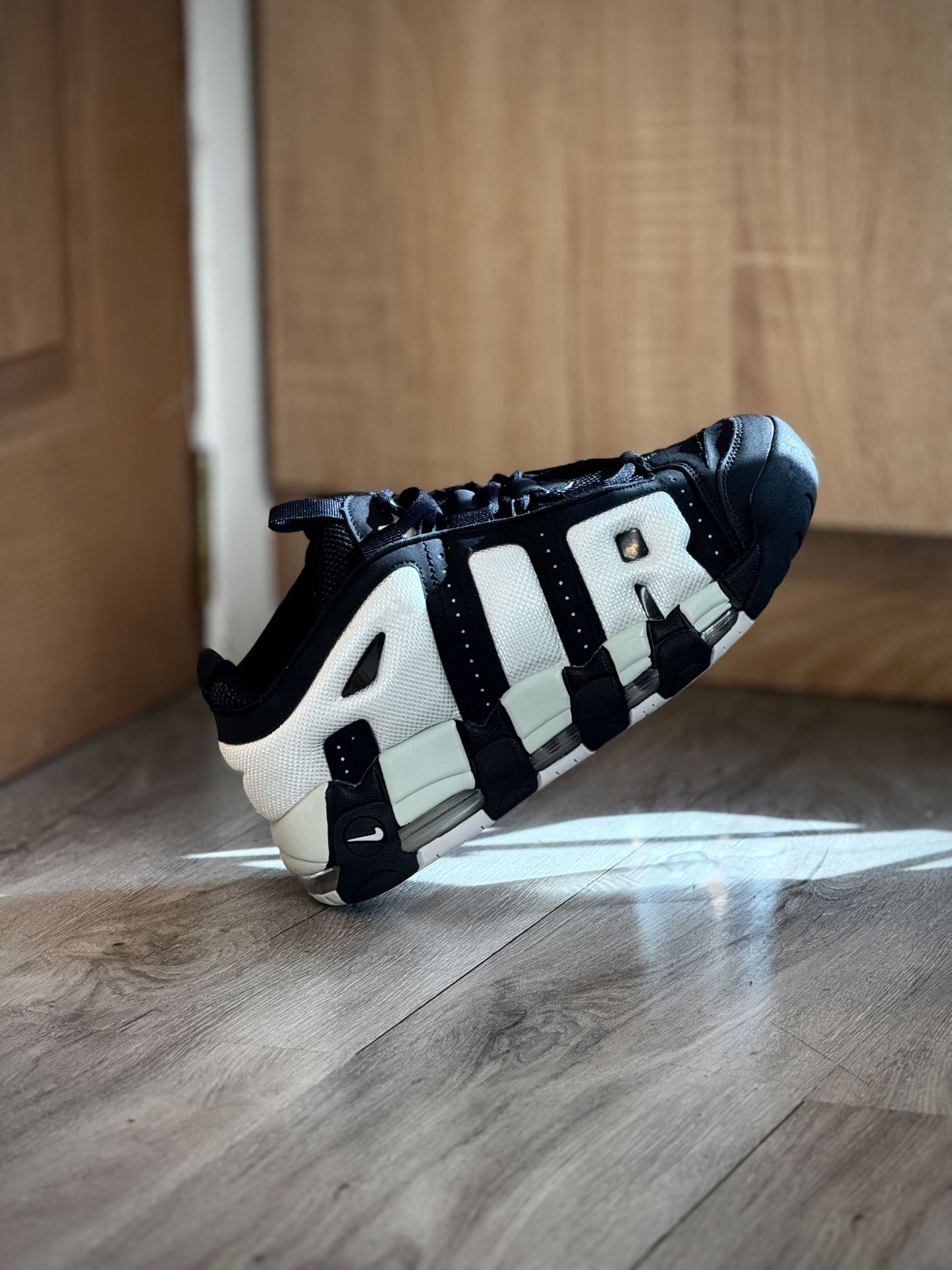 Air More Uptempo Negro-Blanco
