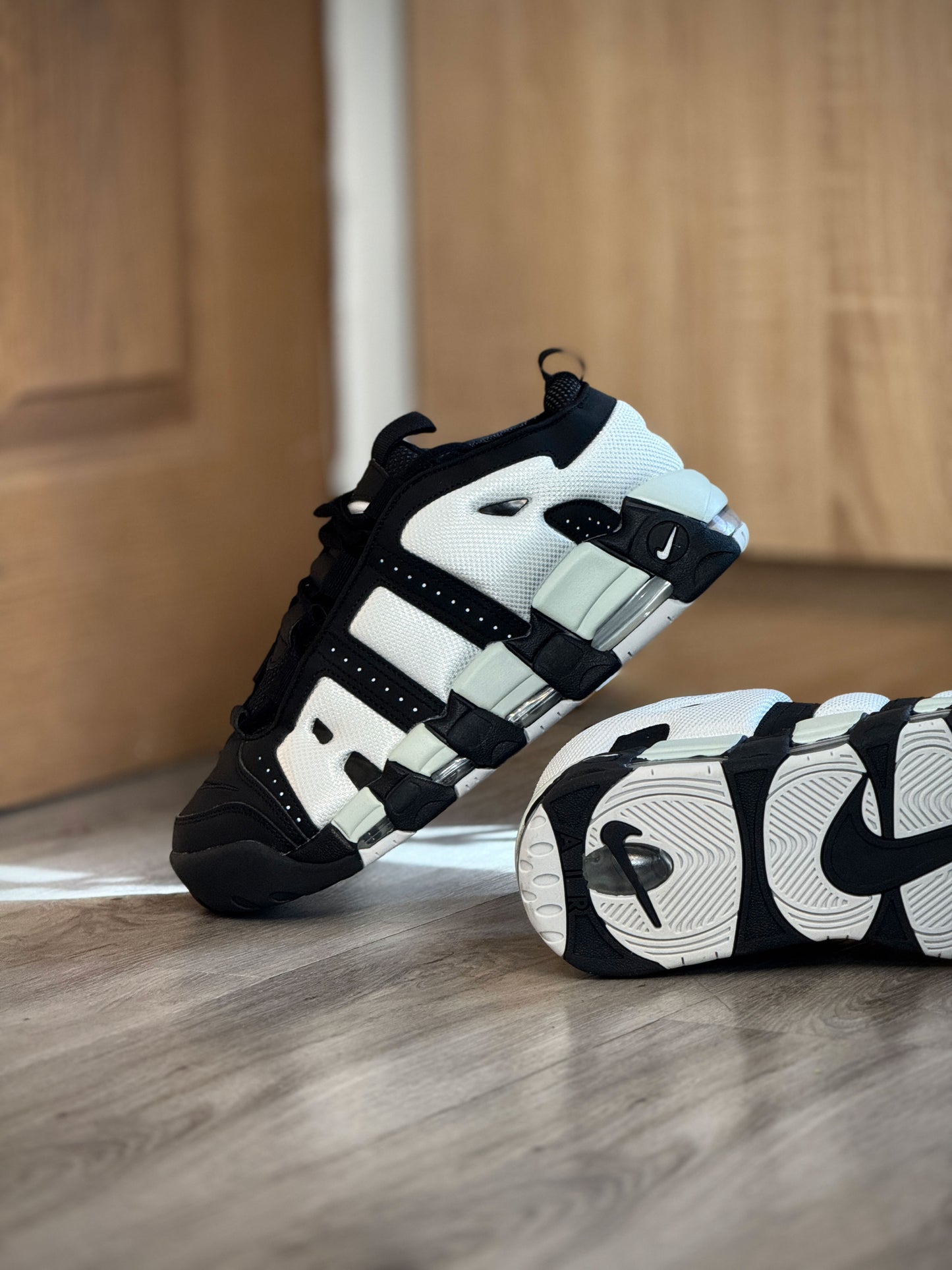 Air More Uptempo Negro-Blanco