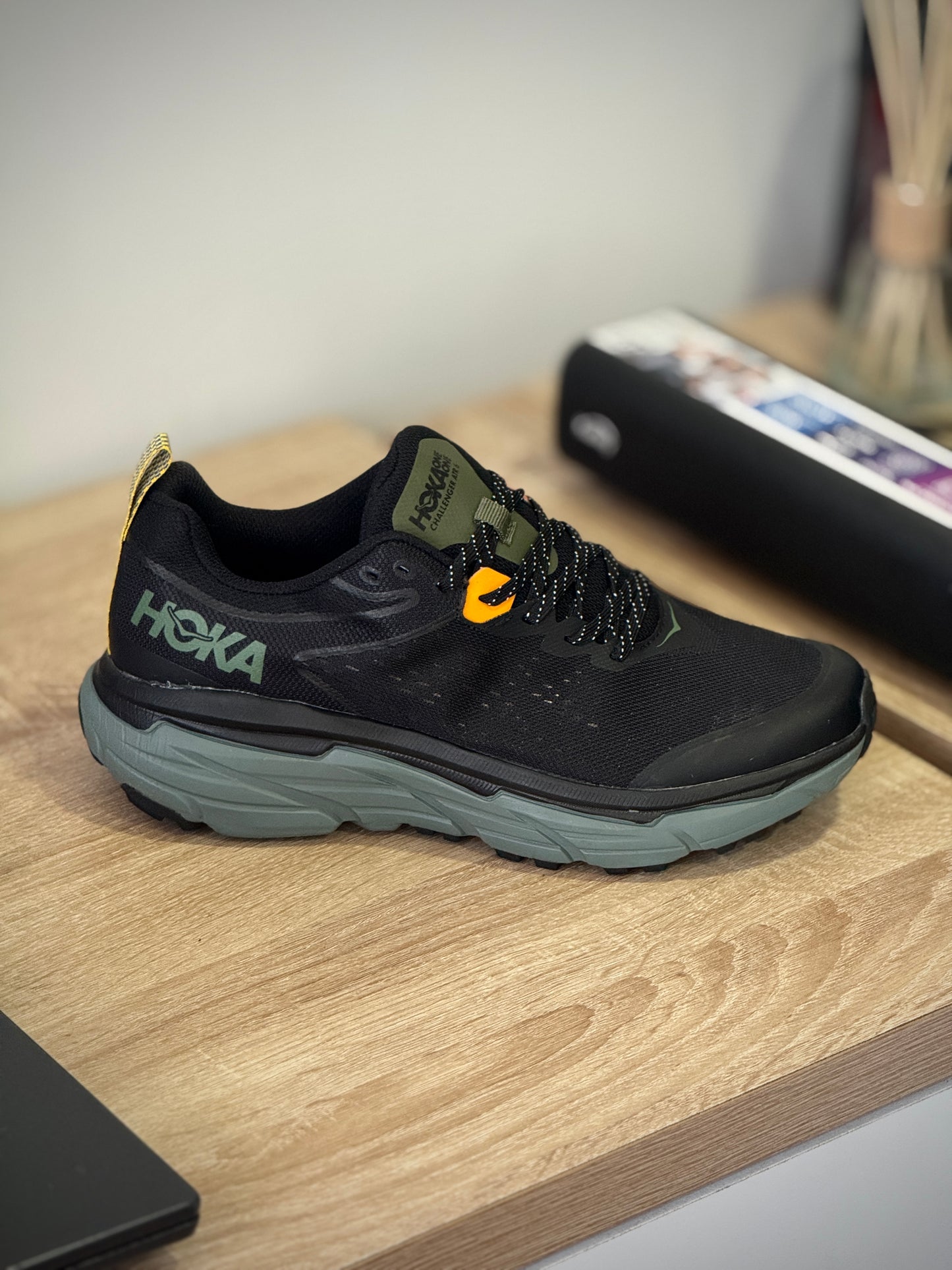 Hoka Challenger ATR 6 Negro-Amarillo