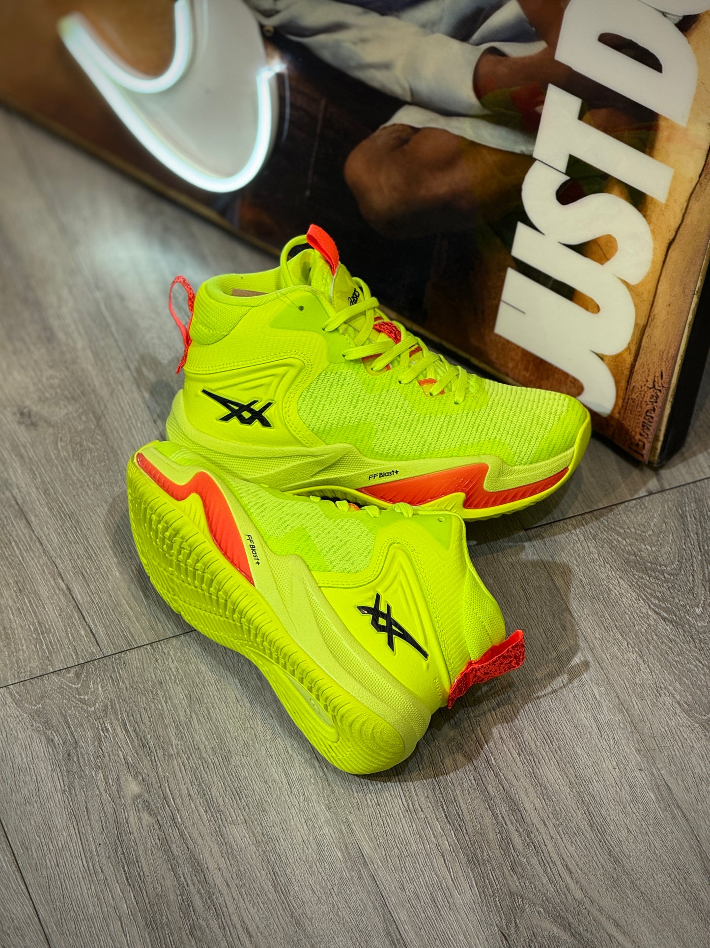 Asics Nova Surge 3 Neon