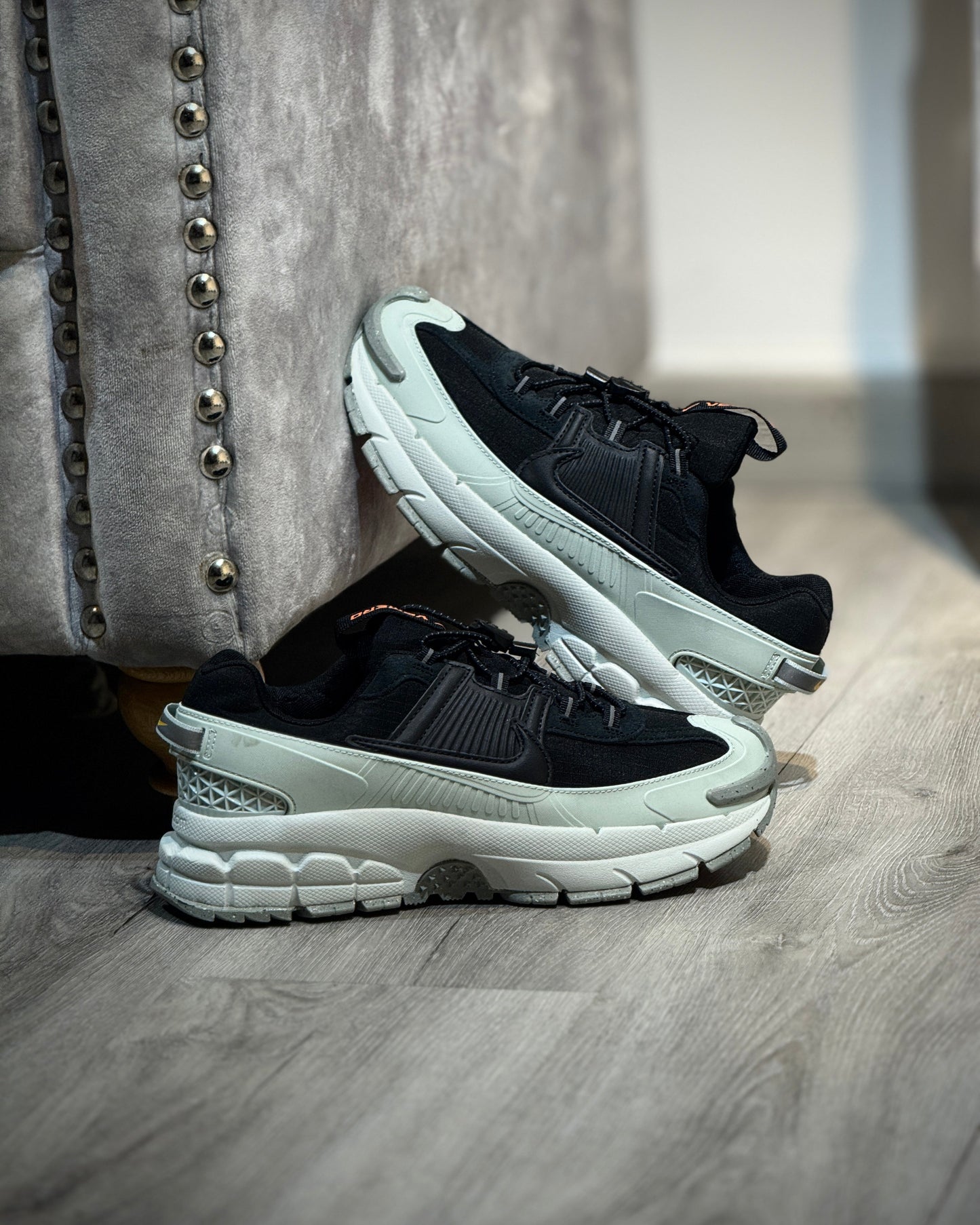 Zoom Vomero 5 Beige-Negro