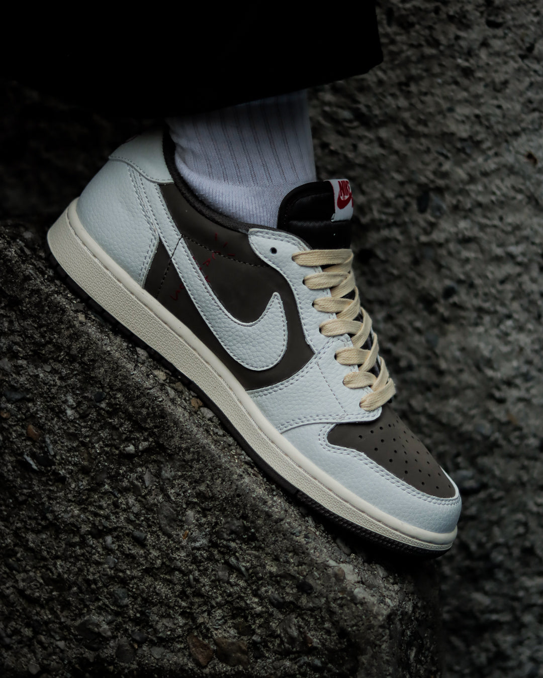 Air Jordan 1 Low Travis Scott Reverse Mocha