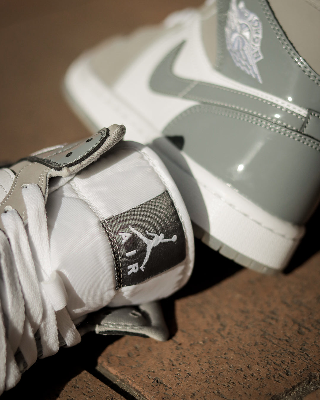 Air Jordan Retro 1 High Charol Gris