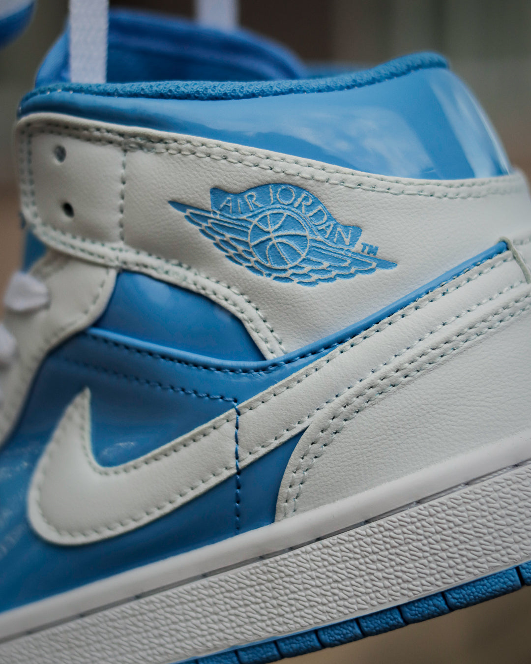 Air Jordan Retro 1 High Charol Blanco-Azul