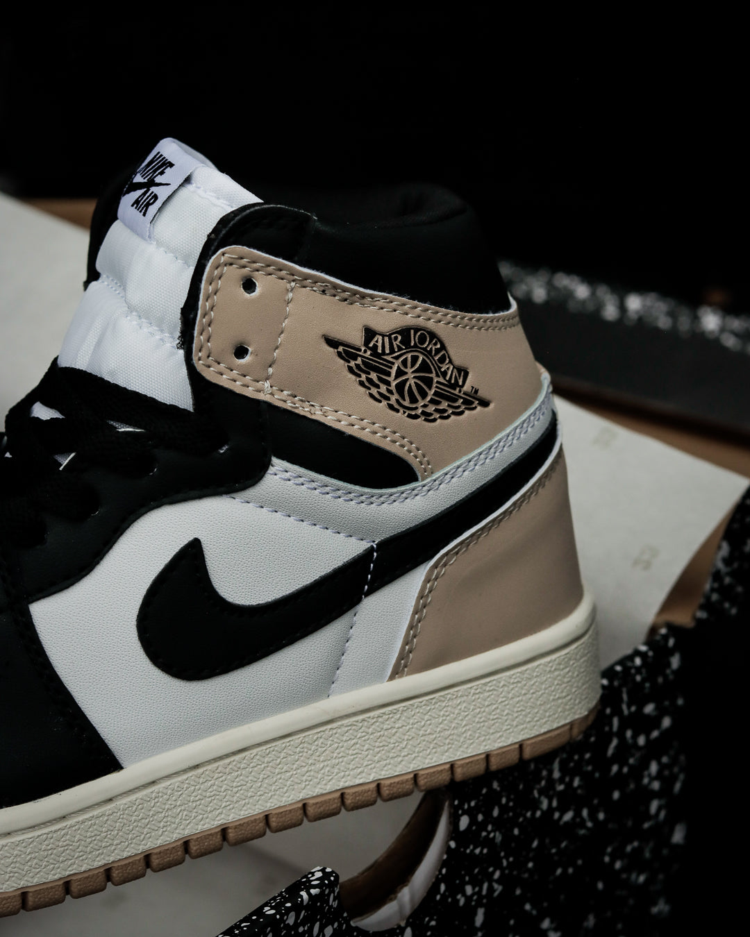 Air Jordan Retro 1 High Negro-Cafe