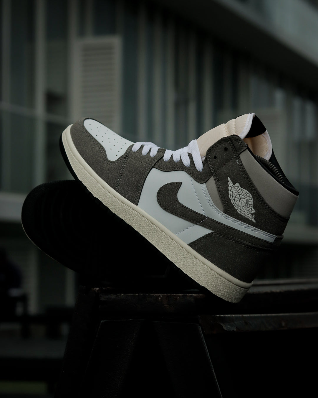 Air Jordan Retro 1 High Gris Oscuro