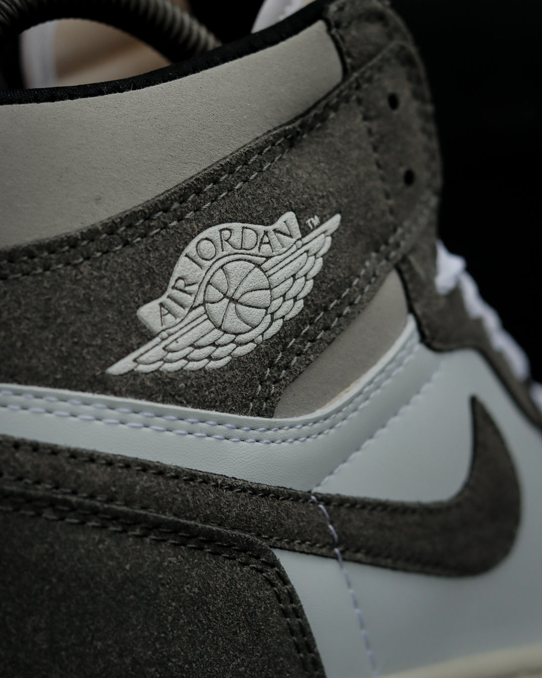 Air Jordan Retro 1 High Gris Oscuro
