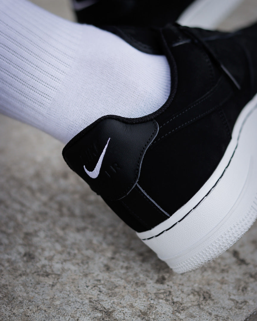 Air Force 1 Negro Gamuza