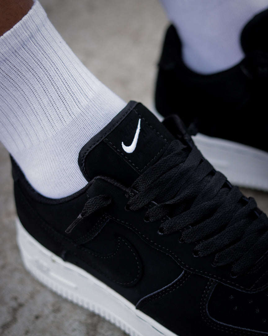 Air Force 1 Negro Gamuza