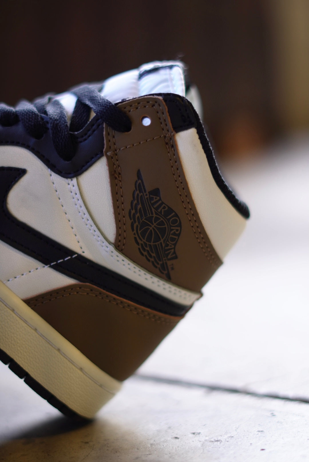 Air Jordan Retro 1 Mid Cafe-Negro