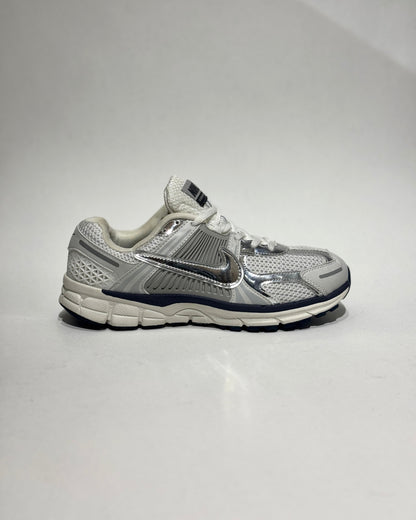 Air Zoom Vomero 5 Plateado