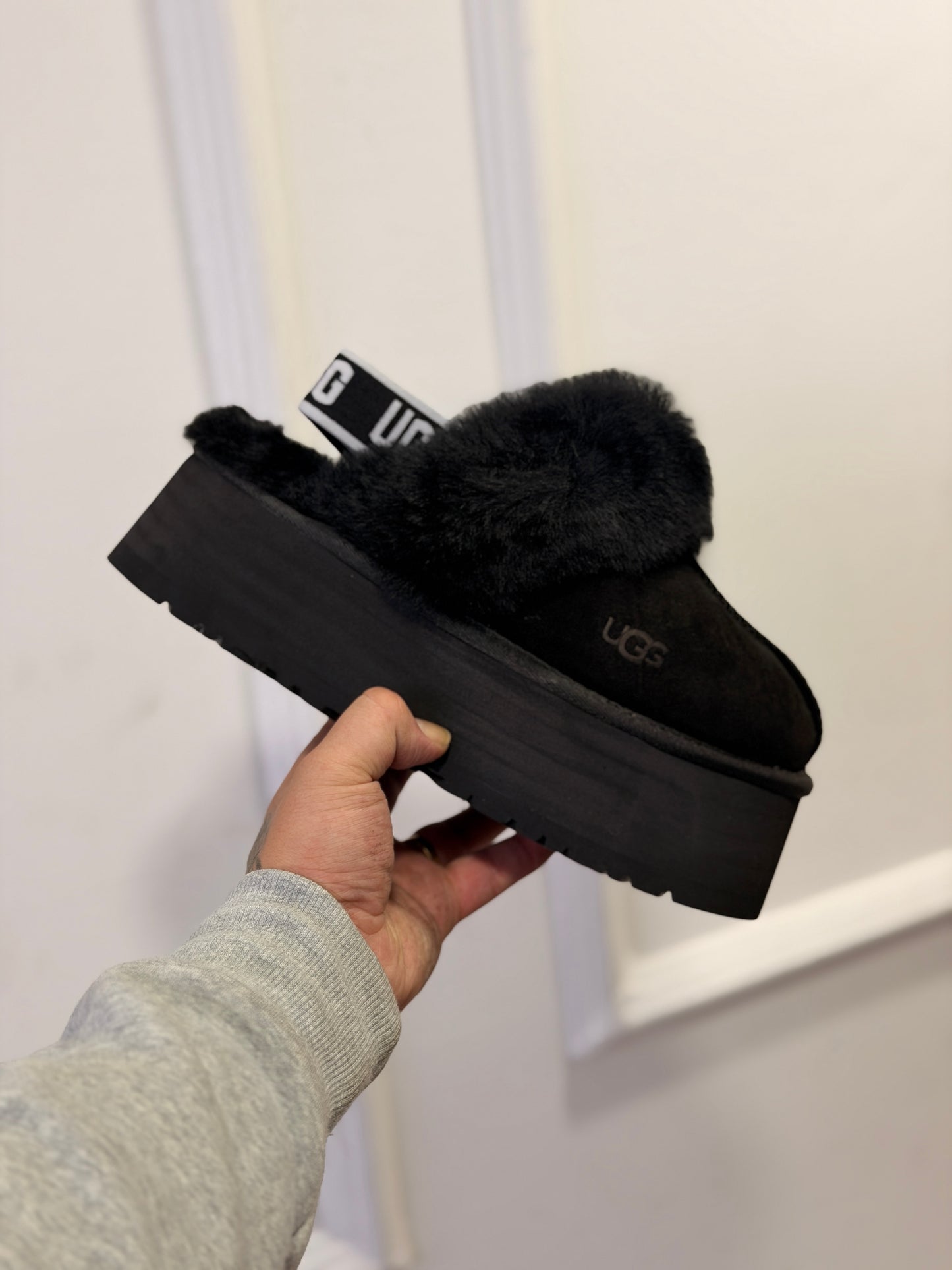 Ugg negra