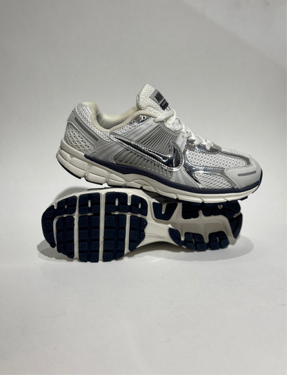 Air Zoom Vomero 5 Plateado